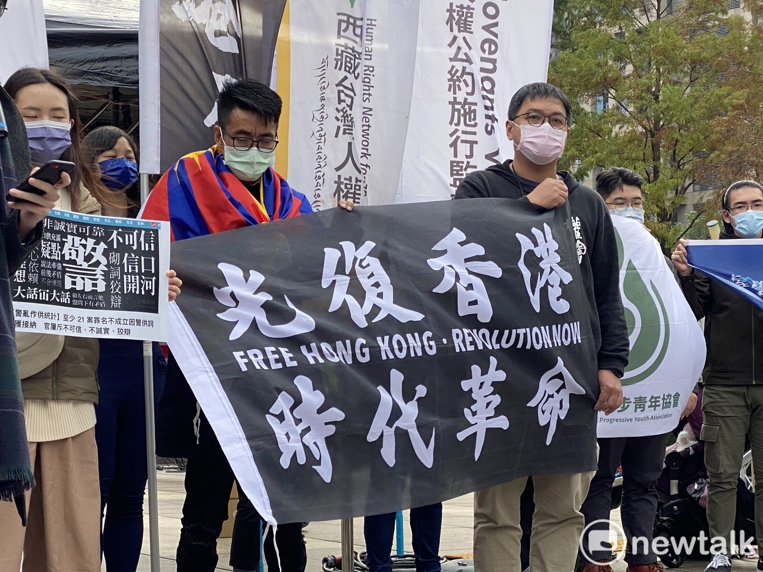 多個民間團體今日共同召開記者會聲援香港《立場新聞》。 圖:周煊惠 / 攝 多個民間團體今日共同召開記者會聲援香港《立場新聞》。 圖:周煊惠 / 攝