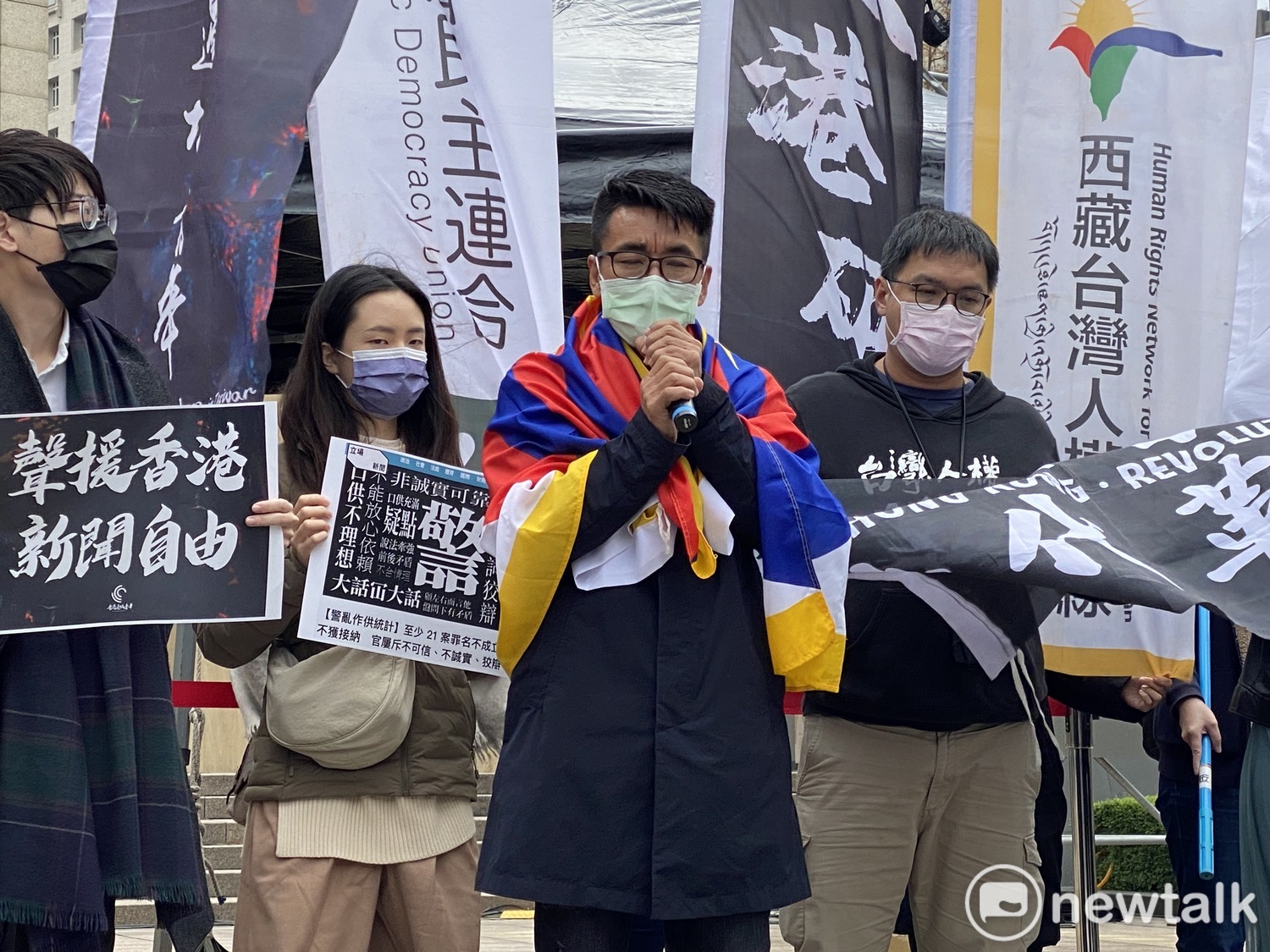 多個民間團體今日共同召開記者會聲援香港《立場新聞》。 圖:周煊惠 / 攝 多個民間團體今日共同召開記者會聲援香港《立場新聞》。 圖:周煊惠 / 攝