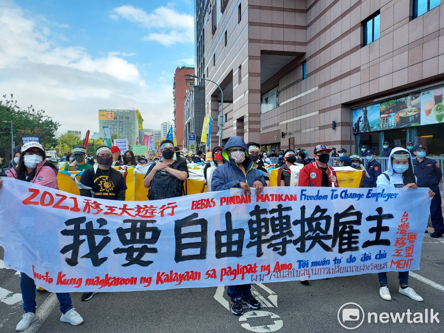 移工在民進黨部外抗議。 圖:陳佩君 /攝 移工在民進黨部外抗議。 圖:陳佩君 /攝