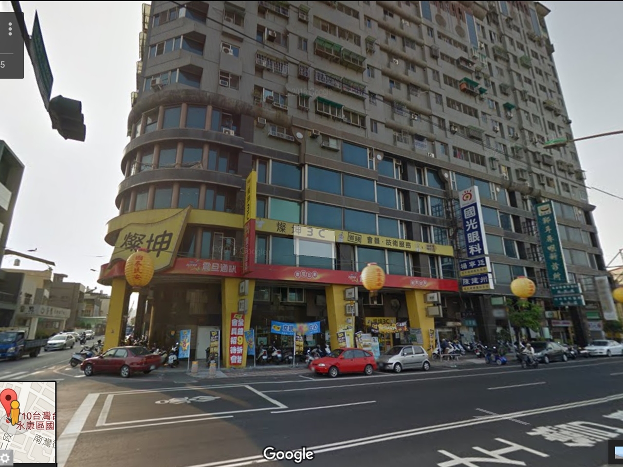 透過google提供的街景服務,2015年5月資料照片,維冠大樓部分樓層出租給燦坤電器。 圖片來源:google街景 透過google提供的街景服務,2015年5月資料照片,維冠大樓部分樓層出租給燦坤電器。 圖片來源:google街景