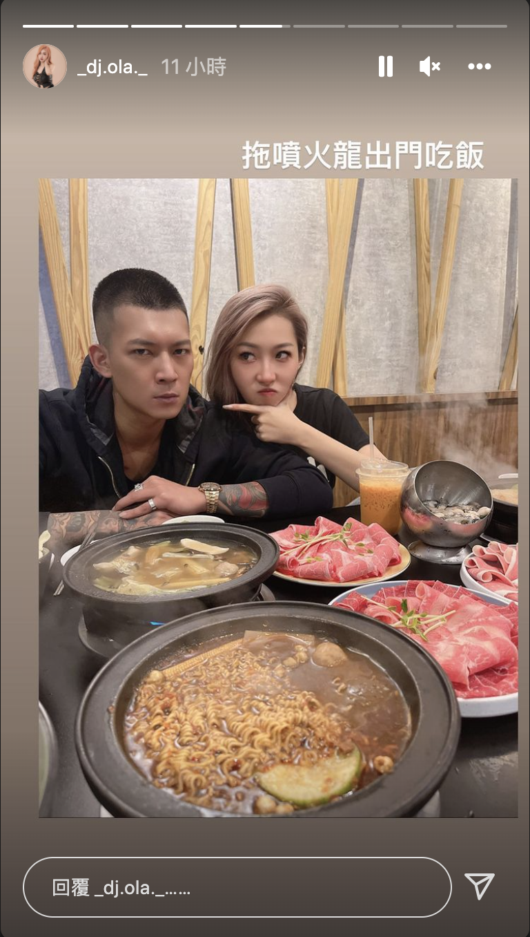 歐菈硬拖鳳梨出門吃大餐。 圖:翻攝自歐菈IG(@_dj.ola._) 歐菈硬拖鳳梨出門吃大餐。 圖:翻攝自歐菈IG(@_dj.ola._)