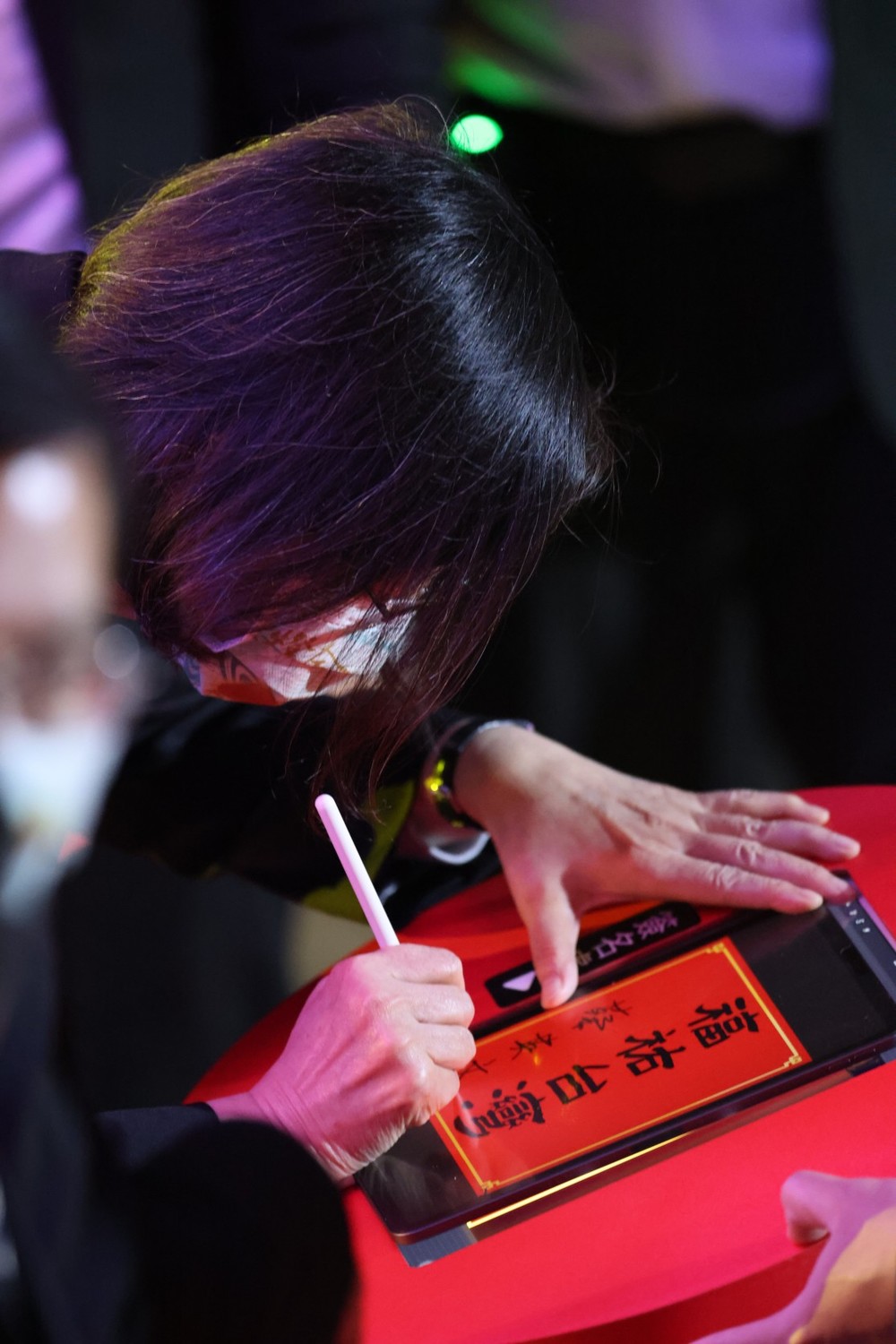 蔡總統寫下「福祐台灣」祈福字句。 圖:高雄市政府提供 蔡總統寫下「福祐台灣」祈福字句。 圖:高雄市政府提供