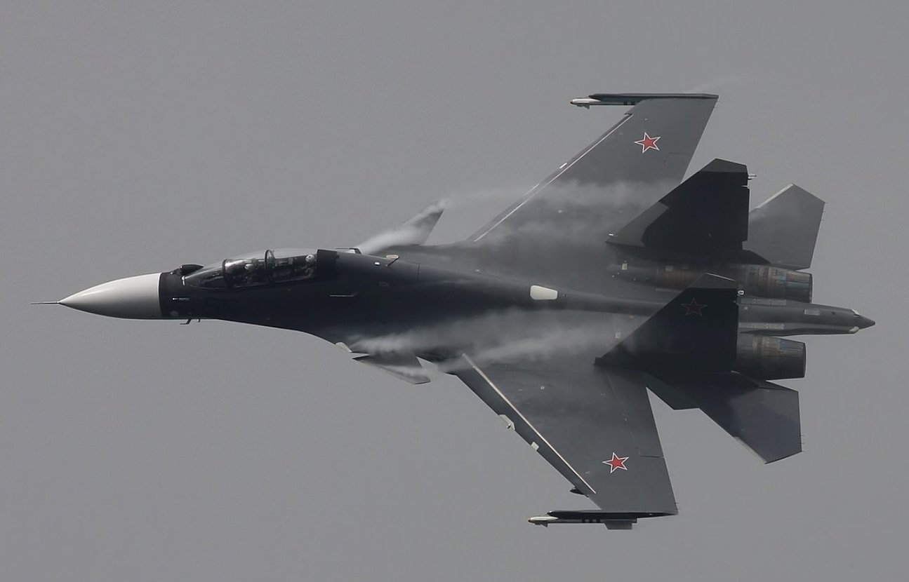 俄軍多架蘇-30SM戰鬥機在爆炸事件中遭炸毀。 圖 : 翻攝自環球網 俄軍多架蘇-30SM戰鬥機在爆炸事件中遭炸毀。 圖 : 翻攝自環球網