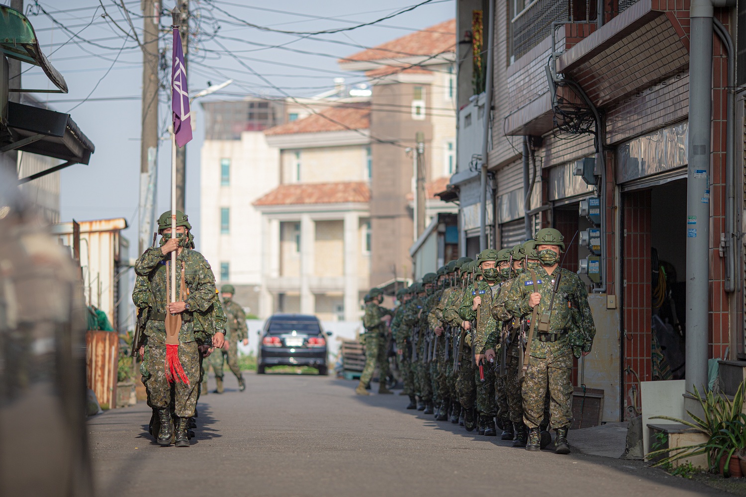 陸軍步兵206旅新制教召10日實施行軍訓練。 圖:軍聞社提供 陸軍步兵206旅新制教召10日實施行軍訓練。 圖:軍聞社提供
