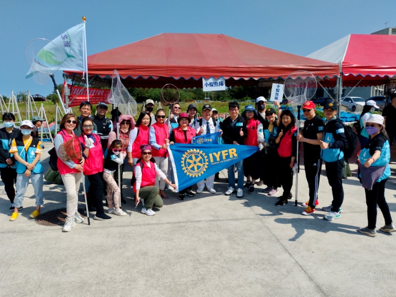 淨灘淨海活動大合照。 圖:新北市環保局提供 淨灘淨海活動大合照。 圖:新北市環保局提供