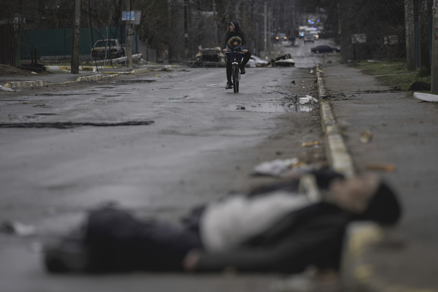 日前烏軍收復基輔(Kyiv)週邊地區時,發現屍橫遍野的慘狀,有至少280人都是從後腦被行刑式槍殺。(資料照) 圖:達志影像 / 美聯社 日前烏軍收復基輔(Kyiv)週邊地區時,發現屍橫遍野的慘狀,有至少280人都是從後腦被行刑式槍殺。(資料照) 圖:達志影像 / 美聯社