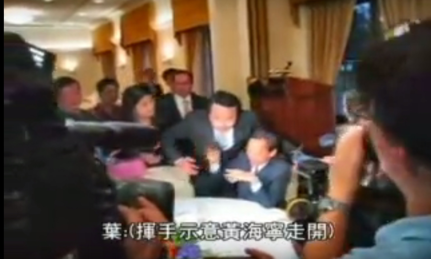 2009年留歐學生在日內瓦抗議出席WHA大會的前衛生署長葉金川。 圖:翻拍自網路 2009年留歐學生在日內瓦抗議出席WHA大會的前衛生署長葉金川。 圖:翻拍自網路