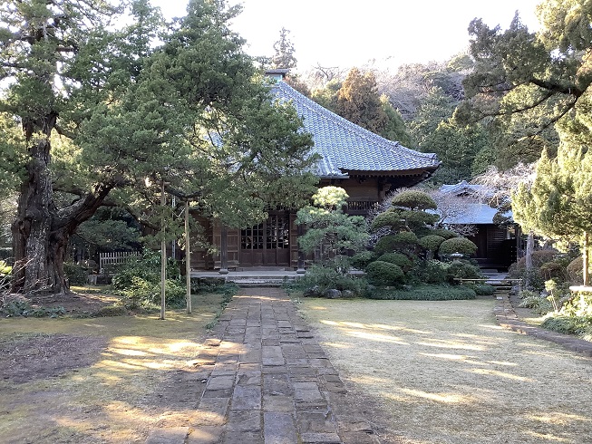 鎌倉五山之一的夀福寺是北條政子請了名僧榮西來建的名寺,榮西是讓日本人有喝茶習慣的始祖性人物 圖:劉黎兒/攝 鎌倉五山之一的夀福寺是北條政子請了名僧榮西來建的名寺,榮西是讓日本人有喝茶習慣的始祖性人物 圖:劉黎兒/攝