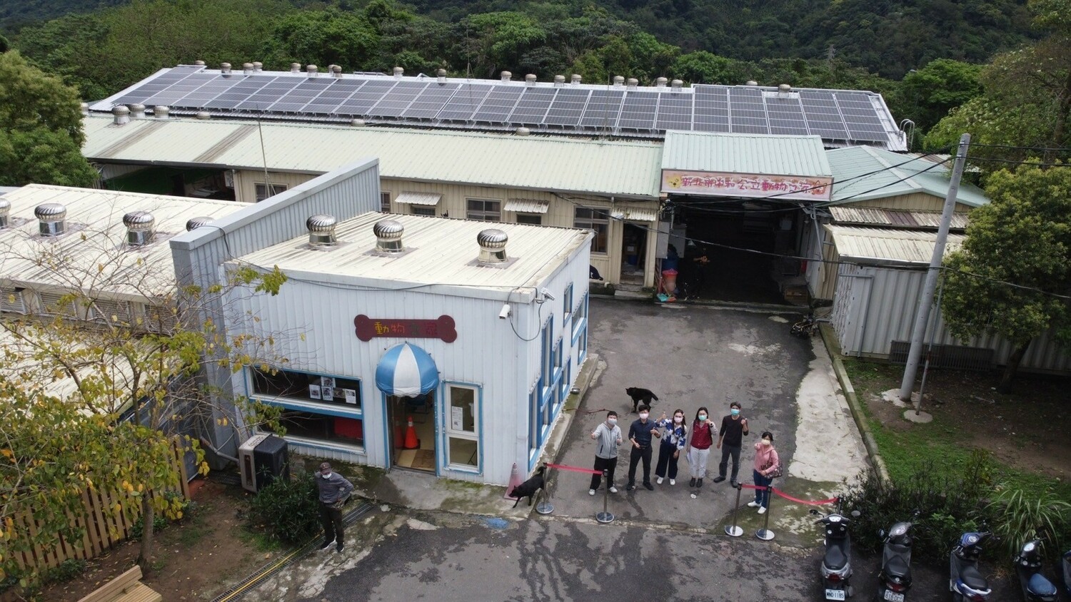 中和動物之家推廣綠色能源,與毛寶貝一起珍愛地球。 圖:新北市動保處提供 中和動物之家推廣綠色能源,與毛寶貝一起珍愛地球。 圖:新北市動保處提供
