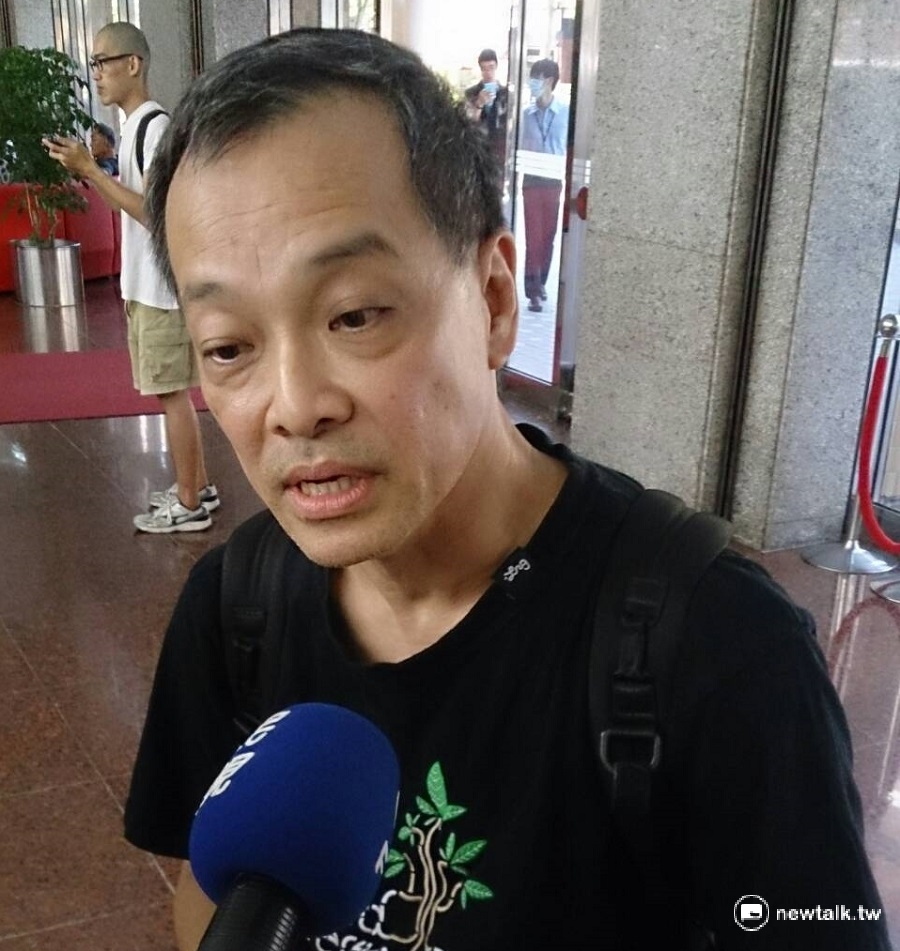 環保人士方儉5日下午出席能源局在台電召開的監督會議前表示,日後會簡化說明核電專業術語。 圖:李蘇竣/攝 環保人士方儉5日下午出席能源局在台電召開的監督會議前表示,日後會簡化說明核電專業術語。 圖:李蘇竣/攝