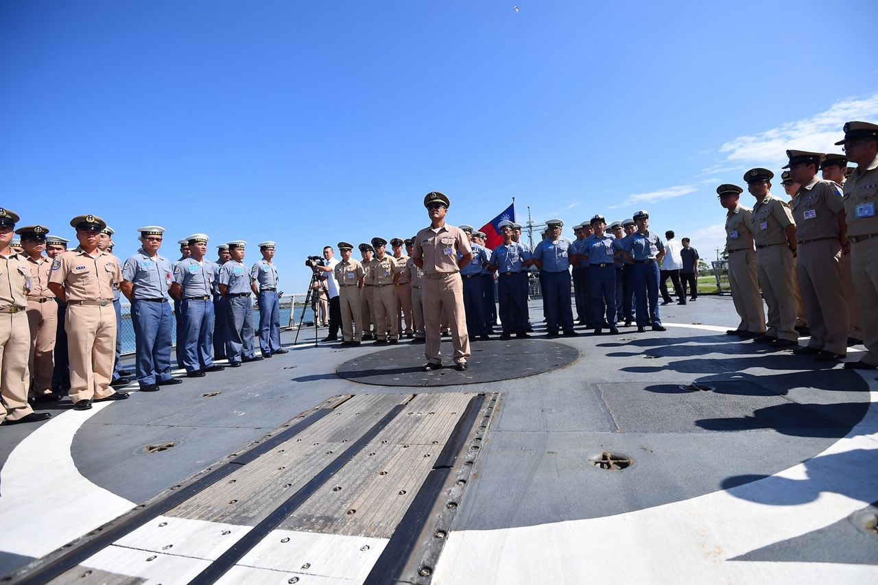 迪化艦上官兵精神抖擻,準備出發前往南海。 圖:軍聞社提供 迪化艦上官兵精神抖擻,準備出發前往南海。 圖:軍聞社提供