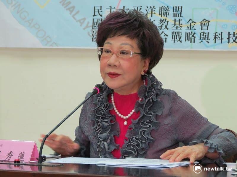 前副總統呂秀蓮19日出席「兩顆子彈,一個台灣」活動時再次表示,當年319槍擊案真相未明,呼籲蔡政府應該重啟調查。 前副總統呂秀蓮19日出席「兩顆子彈,一個台灣」活動時再次表示,當年319槍擊案真相未明,呼籲蔡政府應該重啟調查。