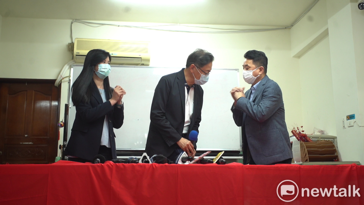 張善政特別向萬美玲、魯明哲致謝,感謝他們願意挺身而出。 圖:林昀真/攝 張善政特別向萬美玲、魯明哲致謝,感謝他們願意挺身而出。 圖:林昀真/攝