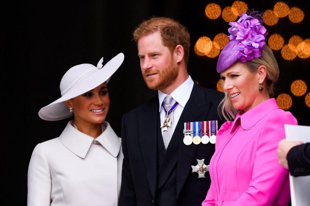 英國哈利王子（左2）與妻子梅根（左1）。   圖：取自facebook.com/TheBritishMonarchy（資料照）