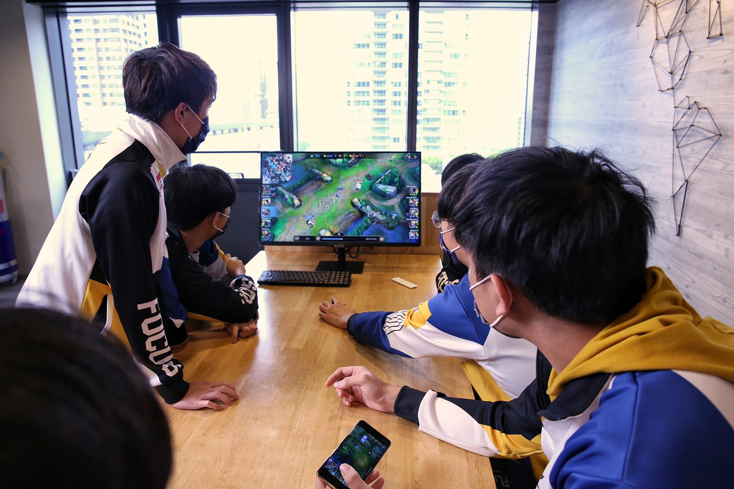 閃電狼為《激鬥峽谷》Icons世界大賽做準備 圖:閃電狼/提供 閃電狼為《激鬥峽谷》Icons世界大賽做準備 圖:閃電狼/提供