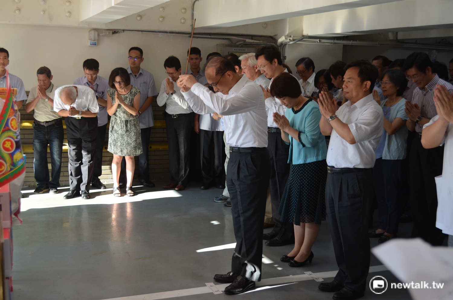 行政院長林全15日下午出席行政院中元普渡團拜。 圖:柯昱安/攝 行政院長林全15日下午出席行政院中元普渡團拜。 圖:柯昱安/攝
