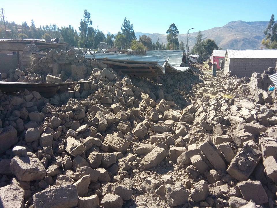 秘魯南部阿雷基帕地區15日發生芮氏規模5.2淺層地震,現場房屋倒塌,部分村民受困瓦礫堆下。 圖:翻攝秘魯地球物理研究所 秘魯南部阿雷基帕地區15日發生芮氏規模5.2淺層地震,現場房屋倒塌,部分村民受困瓦礫堆下。 圖:翻攝秘魯地球物理研究所