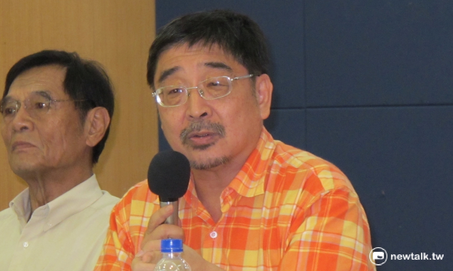 東華大學民族事務與發展學系教授施正鋒22日批評,蔡英文總統以「文藝青年」及做民調的人來治國。 圖:林朝億/攝 東華大學民族事務與發展學系教授施正鋒22日批評,蔡英文總統以「文藝青年」及做民調的人來治國。 圖:林朝億/攝