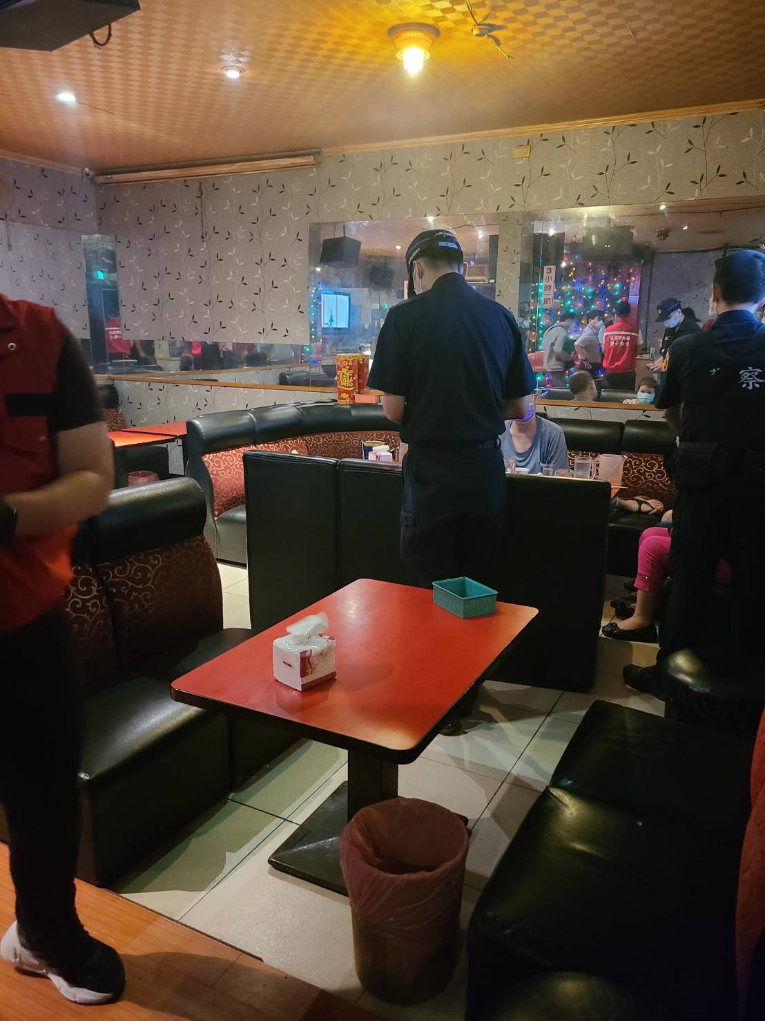 警察局稽查執行中。 圖:新北市城鄉局/提供 警察局稽查執行中。 圖:新北市城鄉局/提供