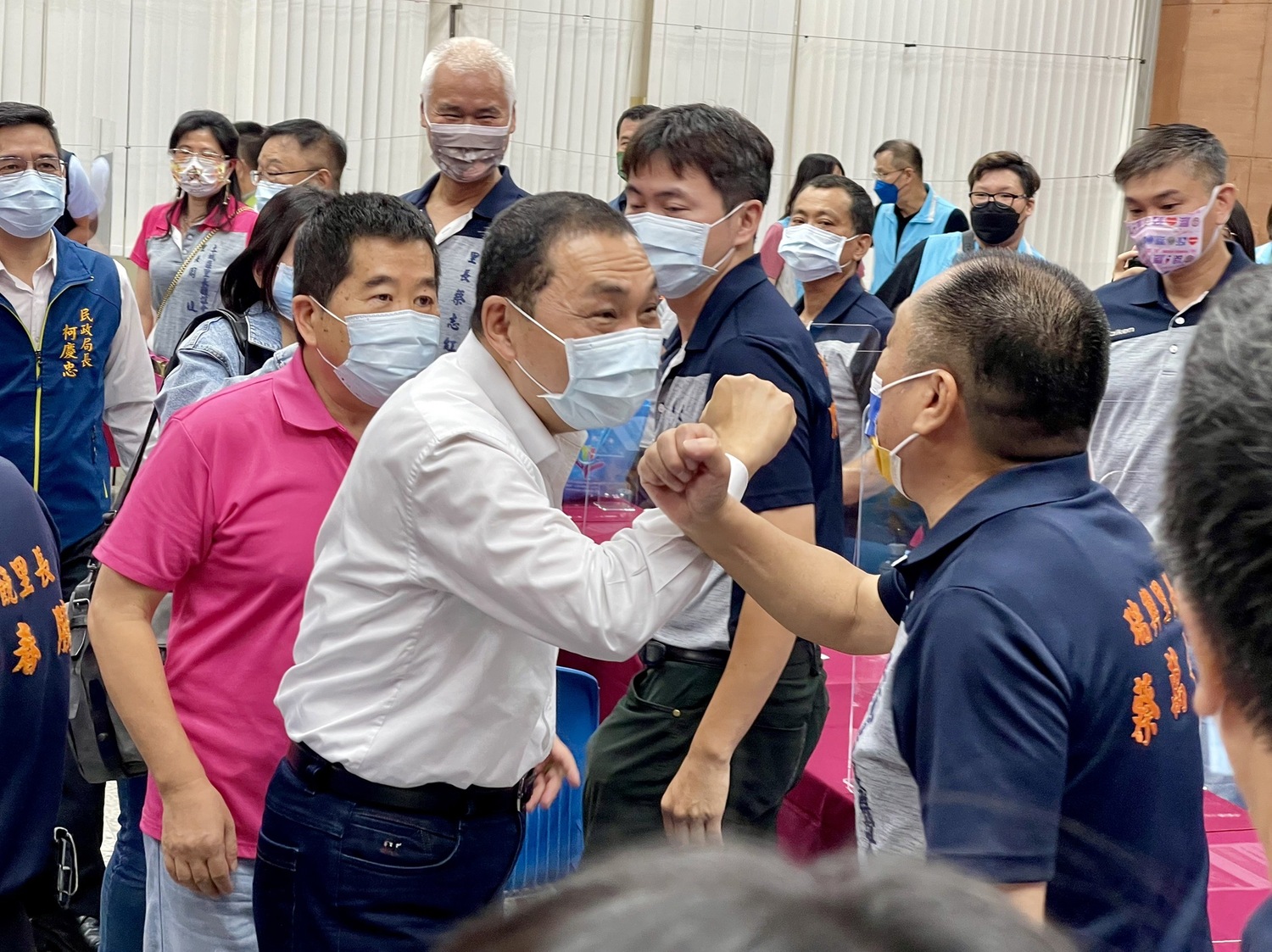 新北市長侯友宜今(22)日率市府團隊至土城區公所與里長座談。 圖:新北市民政局提供 新北市長侯友宜今(22)日率市府團隊至土城區公所與里長座談。 圖:新北市民政局提供