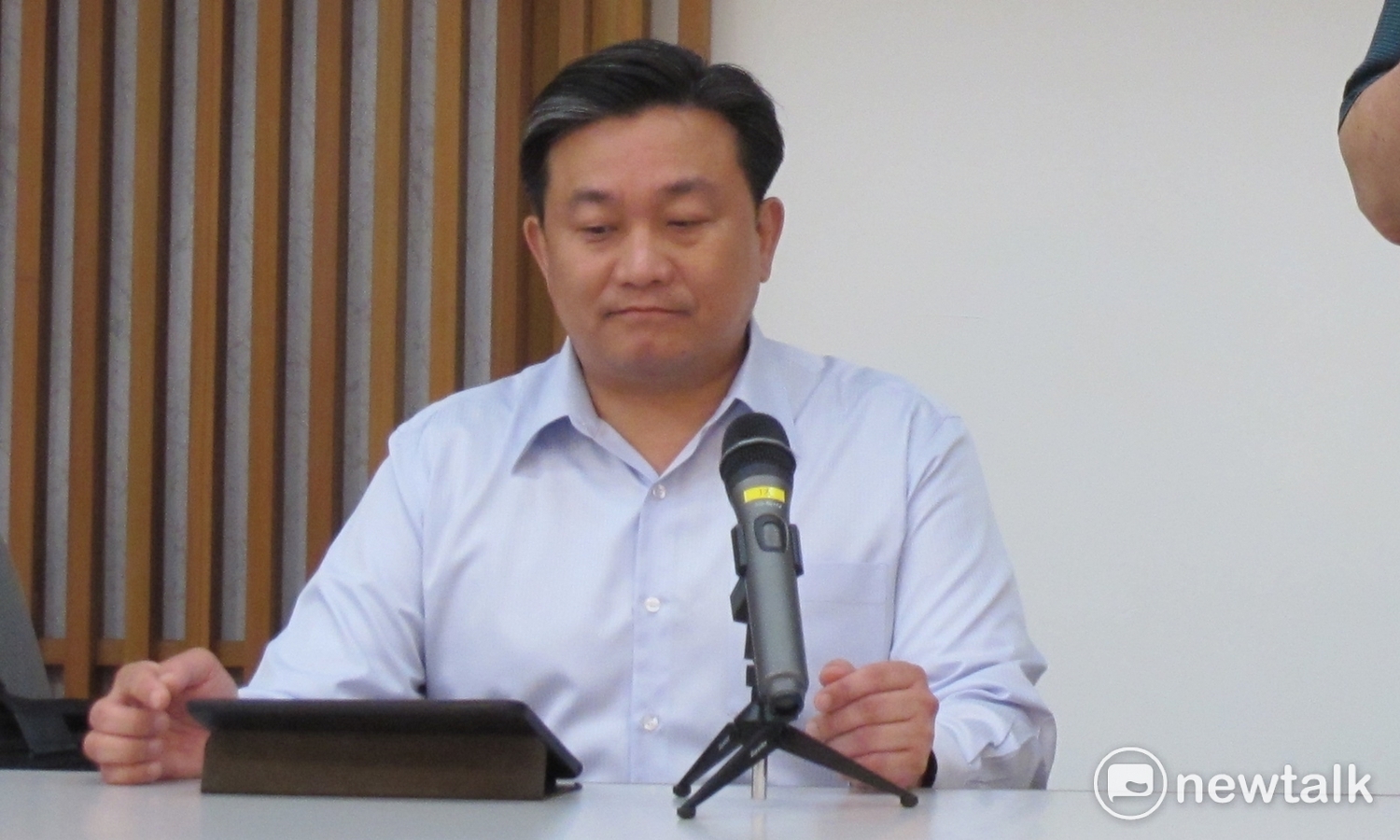 而王定宇則表示,在台南,他跟長老教會牧師團體溝通了很多次,都沒有問題,大家的想法雖然不見得完全一樣,但溝通氛圍蠻不錯。護家盟如果有不同想法,也很樂意跟護家盟談,「妖魔化」彼此沒有意義。 圖:新頭殼資料照片 而王定宇則表示,在台南,他跟長老教會牧師團體溝通了很多次,都沒有問題,大家的想法雖然不見得完全一樣,但溝通氛圍蠻不錯。護家盟如果有不同想法,也很樂意跟護家盟談,「妖魔化」彼此沒有意義。 圖:新頭殼資料照片