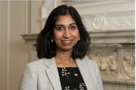 英國總檢察長蘇拉·布雷弗曼(Suella Braverman)日前在一檔節目中表示,如果現任首相強生辭職,她將宣佈競選保守黨領袖。 圖 : 翻攝自gov.uk 英國總檢察長蘇拉·布雷弗曼(Suella Braverman)日前在一檔節目中表示,如果現任首相強生辭職,她將宣佈競選保守黨領袖。 圖 : 翻攝自gov.uk