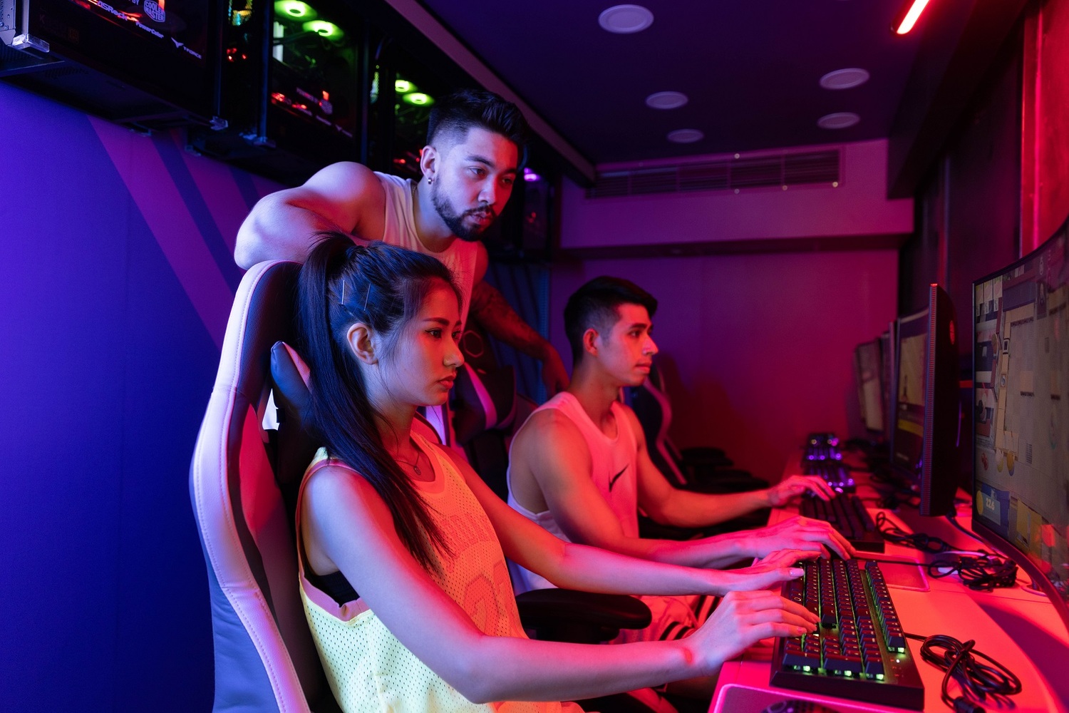 玩家可以單人或組隊方式參,即時對戰的刺激與快感 圖:Cooler Master/提供 玩家可以單人或組隊方式參,即時對戰的刺激與快感 圖:Cooler Master/提供