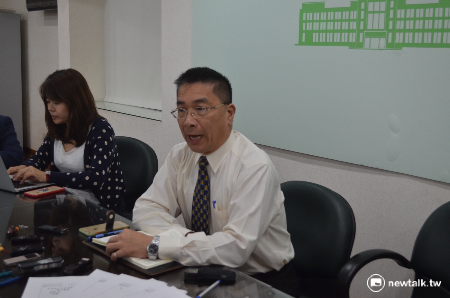 傳出總統蔡英文同意將放寬「彈性工時」作為一例一休配套,行政院發言人徐國勇10日澄清,政府目前沒有要修改彈性工時的相關規定。 傳出總統蔡英文同意將放寬「彈性工時」作為一例一休配套,行政院發言人徐國勇10日澄清,政府目前沒有要修改彈性工時的相關規定。