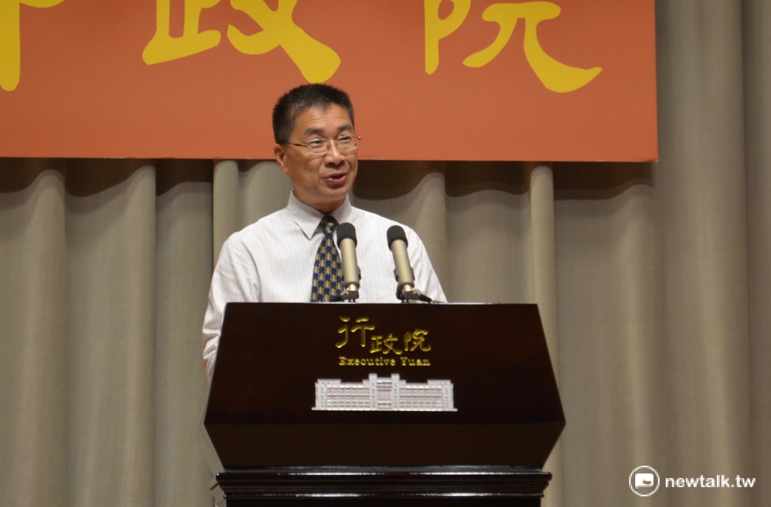 行政院發言人徐國勇19日表示,新任金管會主委李瑞倉是行政院長林全的部屬,並非由陳菊推薦。 圖:柯昱安/攝 行政院發言人徐國勇19日表示,新任金管會主委李瑞倉是行政院長林全的部屬,並非由陳菊推薦。 圖:柯昱安/攝