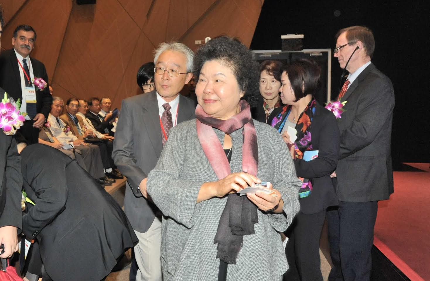 高雄市舉行土水環境展暨國際研討會,來自英、美、加拿大、日本、泰國、越南等產官學界齊聚,進行褐地開發經驗分享與案例說明,作為污染土地再利用的參考。 圖:高雄市政府提供 高雄市舉行土水環境展暨國際研討會,來自英、美、加拿大、日本、泰國、越南等產官學界齊聚,進行褐地開發經驗分享與案例說明,作為污染土地再利用的參考。 圖:高雄市政府提供