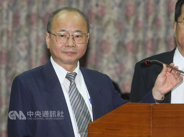 銀行團對復興航空聯貸約110億元,金管會主委李瑞倉表示,若復興航空傳出財務危機,銀行對這種事情有一定的因應機制。 銀行團對復興航空聯貸約110億元,金管會主委李瑞倉表示,若復興航空傳出財務危機,銀行對這種事情有一定的因應機制。