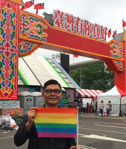 在同婚平權議題上,面對大法官即將召開釋憲法庭,許毓仁17日受訪時悲觀表示,婚姻平權法案很難在此會期闖關。 在同婚平權議題上,面對大法官即將召開釋憲法庭,許毓仁17日受訪時悲觀表示,婚姻平權法案很難在此會期闖關。