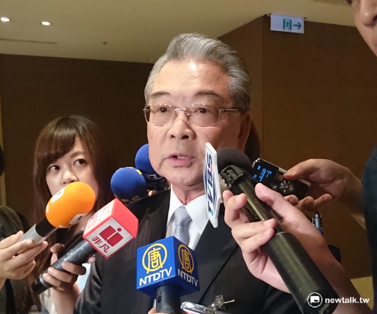 中華民國全國工業總會理事長許勝雄2日表示,他支持民進黨所提出的《勞基法》修正草案,而一例一休的問題應該要告一段落。 中華民國全國工業總會理事長許勝雄2日表示,他支持民進黨所提出的《勞基法》修正草案,而一例一休的問題應該要告一段落。