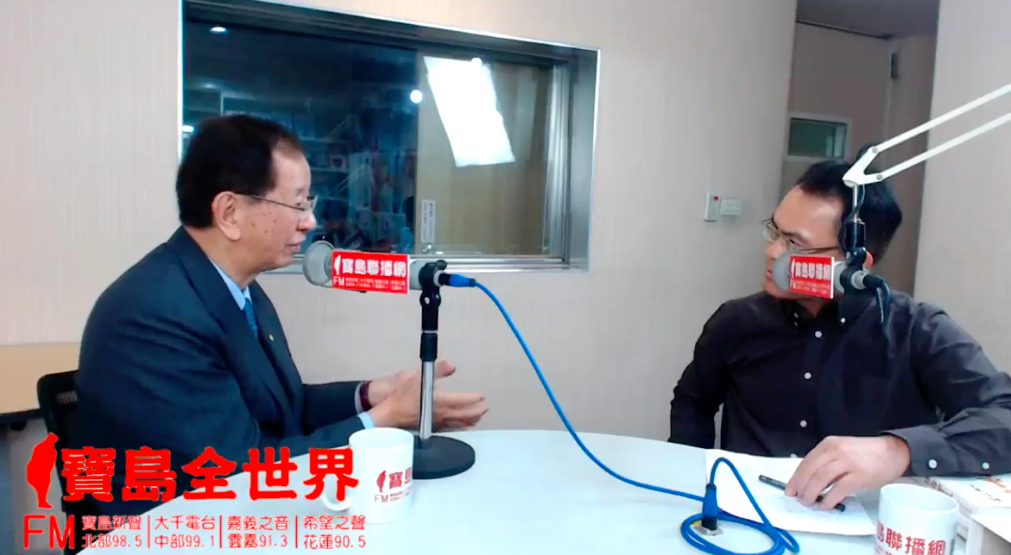 前中研院院長李遠哲9日接受電台專訪時提到,針對婚姻平權法案,政府應該採取開放態度,不能因同志人數少就忽視其想要結婚的需求。 前中研院院長李遠哲9日接受電台專訪時提到,針對婚姻平權法案,政府應該採取開放態度,不能因同志人數少就忽視其想要結婚的需求。