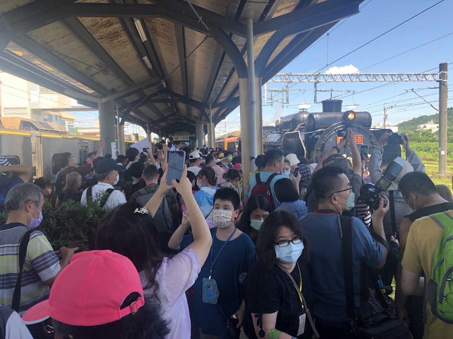 蒸汽火車頭重現二水站,吸引鐵道迷搶拍。 參山處/提供 蒸汽火車頭重現二水站,吸引鐵道迷搶拍。 參山處/提供