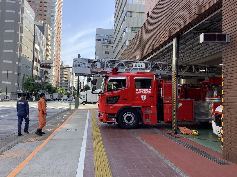 有些地方縣市因為救護車不夠用,而出動消防車來搬送病人。 圖:劉黎兒/攝 有些地方縣市因為救護車不夠用,而出動消防車來搬送病人。 圖:劉黎兒/攝
