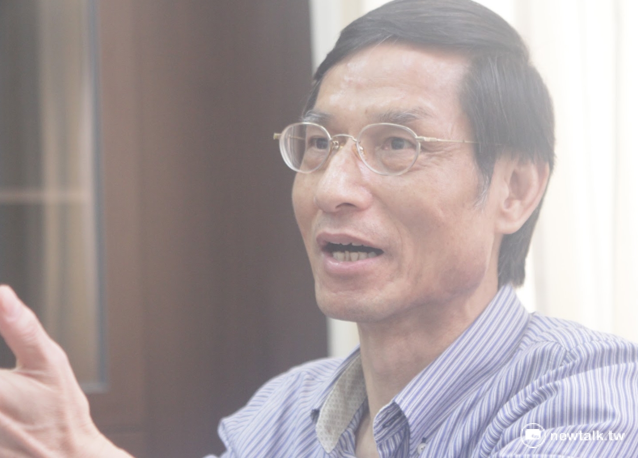 年改會執行長林萬億接受媒體專訪時表示,遭起底坐領乾薪的退休校長徐慧芯,曾經在他們的內部群組中,「把我罵得豬狗不如」。 年改會執行長林萬億接受媒體專訪時表示,遭起底坐領乾薪的退休校長徐慧芯,曾經在他們的內部群組中,「把我罵得豬狗不如」。