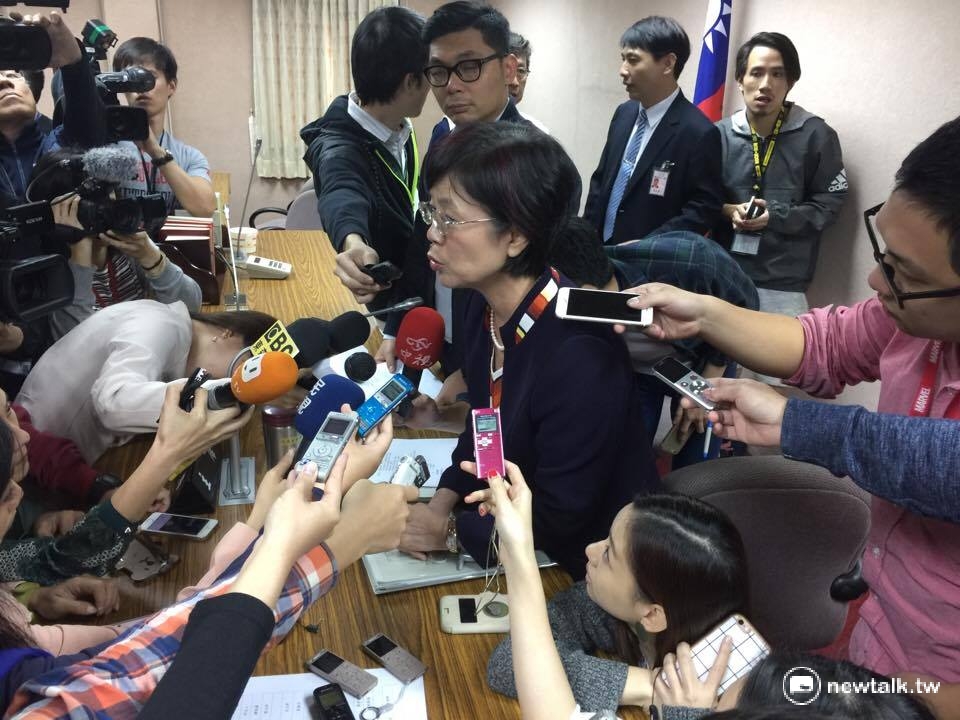 民進黨立委尤美女(中)表示,距離法案通過,至少還要再經過半年,她希望同志朋友應該把握這段「黃金6個月」,多多跟家長、長輩溝通。 民進黨立委尤美女(中)表示,距離法案通過,至少還要再經過半年,她希望同志朋友應該把握這段「黃金6個月」,多多跟家長、長輩溝通。