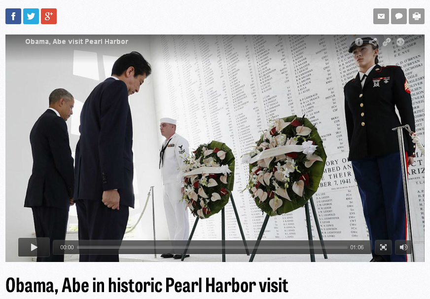 日本首相安倍晉三(左二)在美國總統歐巴馬(左)的陪同下,訪問美國海軍亞利桑那號戰艦紀念館,向陣亡戰士獻花。 日本首相安倍晉三(左二)在美國總統歐巴馬(左)的陪同下,訪問美國海軍亞利桑那號戰艦紀念館,向陣亡戰士獻花。