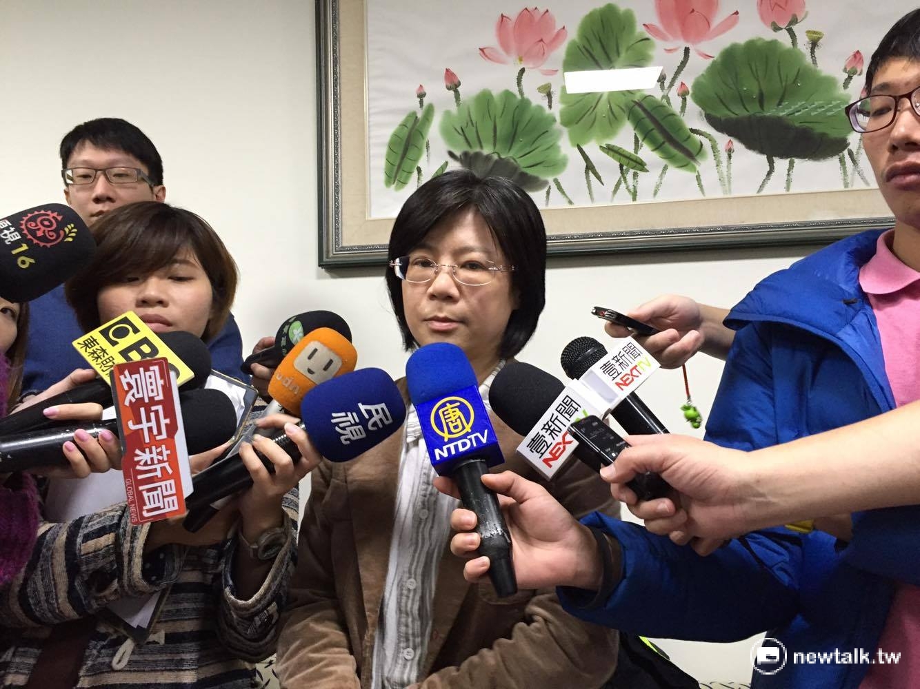 勞動部勞動條件及就業平等司專員王雅芬解釋,目前員工若同意將加班費換補休,《勞基法》並未規定,換休比率也由勞資雙方協商。 圖:鄭佑漢/攝 勞動部勞動條件及就業平等司專員王雅芬解釋,目前員工若同意將加班費換補休,《勞基法》並未規定,換休比率也由勞資雙方協商。 圖:鄭佑漢/攝