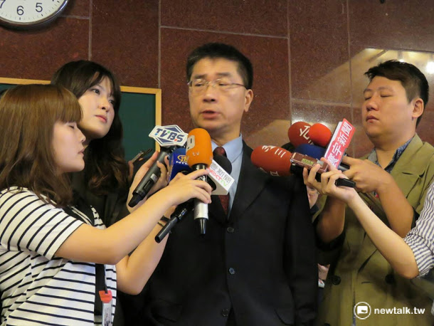 對行政院消保處要約談9家漲價業者一事,行政院發言人徐國勇表示,消保處將先實施實地訪查、業者書面說明,以了解是否藉機漲價,至於請業者親自說明將會稍微延後。 對行政院消保處要約談9家漲價業者一事,行政院發言人徐國勇表示,消保處將先實施實地訪查、業者書面說明,以了解是否藉機漲價,至於請業者親自說明將會稍微延後。