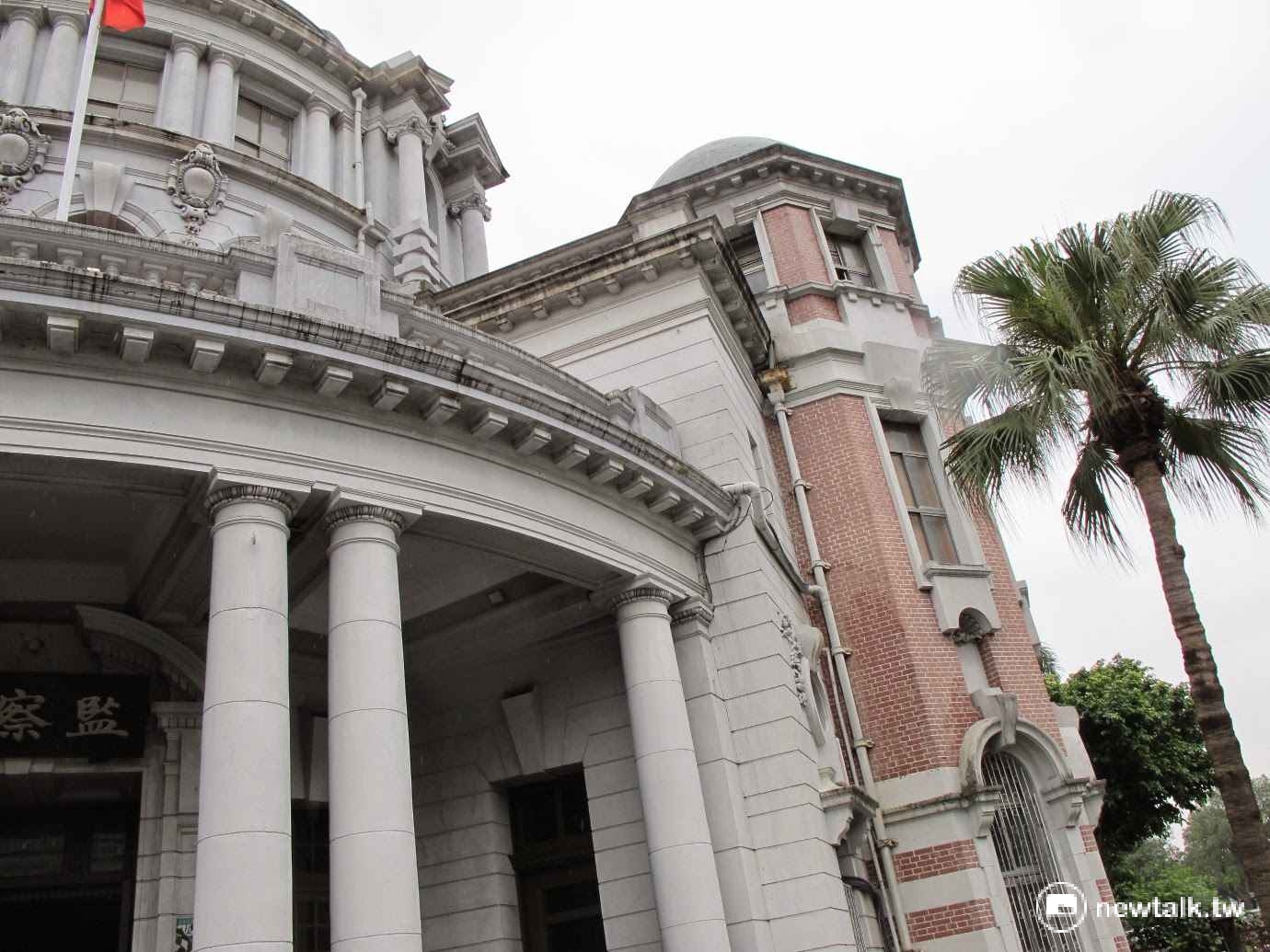 台鐵工務處前處長陳憲頂利用職務之便詐取財物,涉違反《貪污治罪條例》,一審被判有罪。監察委員10日以11票贊成、1票反對,通過彈劾。圖為監察院。 台鐵工務處前處長陳憲頂利用職務之便詐取財物,涉違反《貪污治罪條例》,一審被判有罪。監察委員10日以11票贊成、1票反對,通過彈劾。圖為監察院。