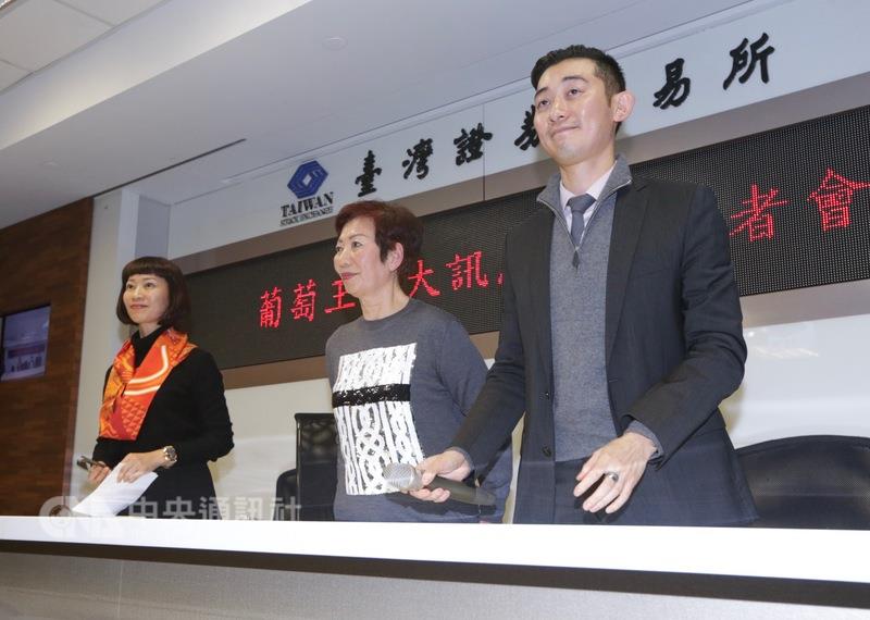 台北地檢署10日指揮調查局,前往葡萄王董事長曾盛麟的姊姊曾美菁住家等處搜索。 圖中為曾美菁。 台北地檢署10日指揮調查局,前往葡萄王董事長曾盛麟的姊姊曾美菁住家等處搜索。 圖中為曾美菁。