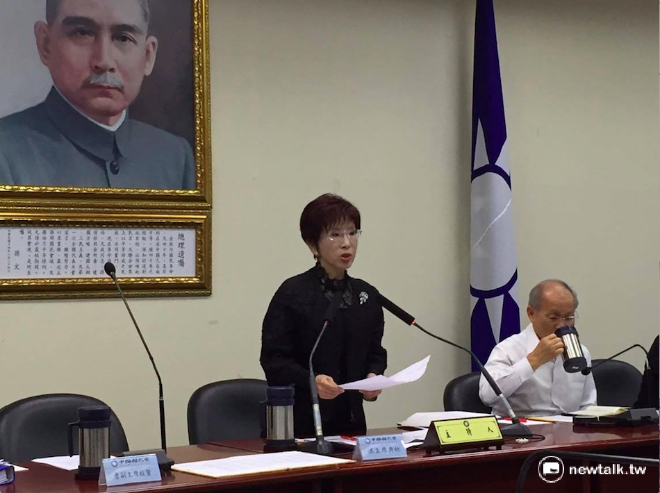 國民黨主席洪秀柱11日在中常會表示,不捨詹啟賢辭副主席一職,將極力慰留,並且怒嗆黨產會將行政契約外流給媒體。 國民黨主席洪秀柱11日在中常會表示,不捨詹啟賢辭副主席一職,將極力慰留,並且怒嗆黨產會將行政契約外流給媒體。