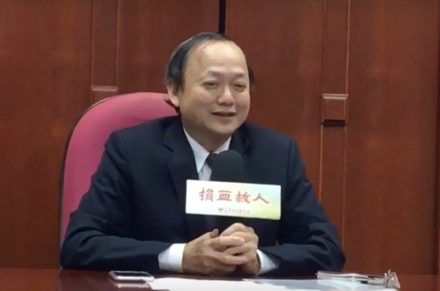 台灣血液基金會董事長葉金川,12日宣布辭去董事長一職,並聲稱是行政院施壓。 台灣血液基金會董事長葉金川,12日宣布辭去董事長一職,並聲稱是行政院施壓。