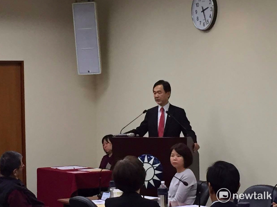 台北市商業會理事長王應傑表示,大眾運輸業已取得默契,最晚將於元宵節後調漲票價。 圖:鄭佑漢/攝 台北市商業會理事長王應傑表示,大眾運輸業已取得默契,最晚將於元宵節後調漲票價。 圖:鄭佑漢/攝