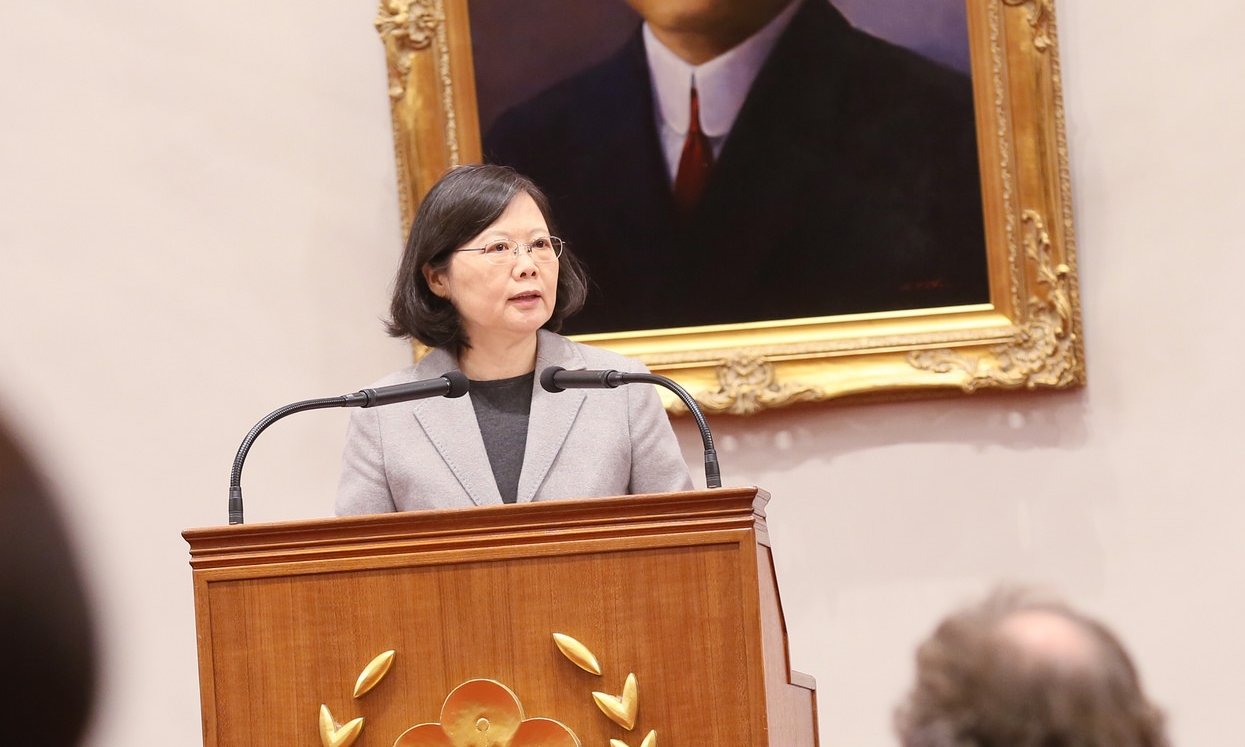 總統蔡英文25日出席民進黨中常會,並針對校園掃毒發表談話。 總統蔡英文25日出席民進黨中常會,並針對校園掃毒發表談話。
