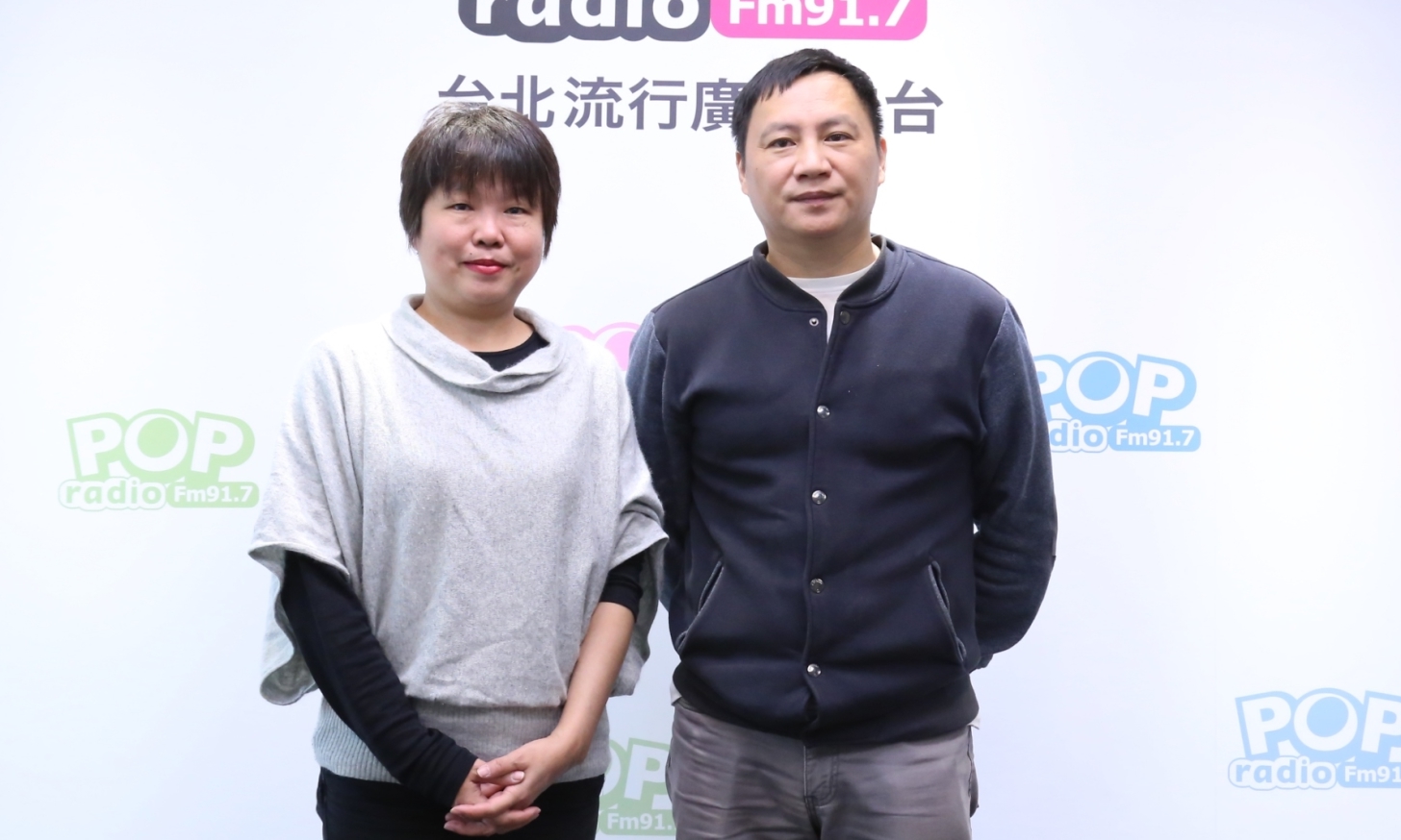 六四學運領袖王丹(右)今(13)日接受採訪表示,中共近年來對公民社會的控制更加嚴密,而李明哲一案,主要是對境內外的非政府組織(NGO)發出警告。資料照片。 六四學運領袖王丹(右)今(13)日接受採訪表示,中共近年來對公民社會的控制更加嚴密,而李明哲一案,主要是對境內外的非政府組織(NGO)發出警告。資料照片。