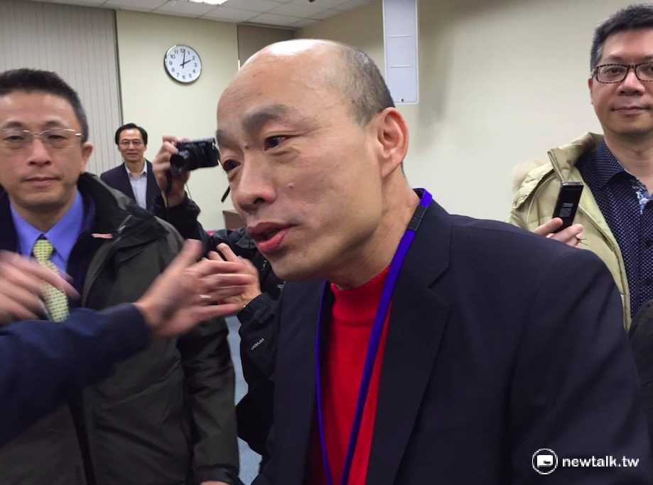 國民黨黨主席參選人韓國瑜(前)24日表示,政府應先肯定退伍軍人對國家社會的貢獻。 國民黨黨主席參選人韓國瑜(前)24日表示,政府應先肯定退伍軍人對國家社會的貢獻。