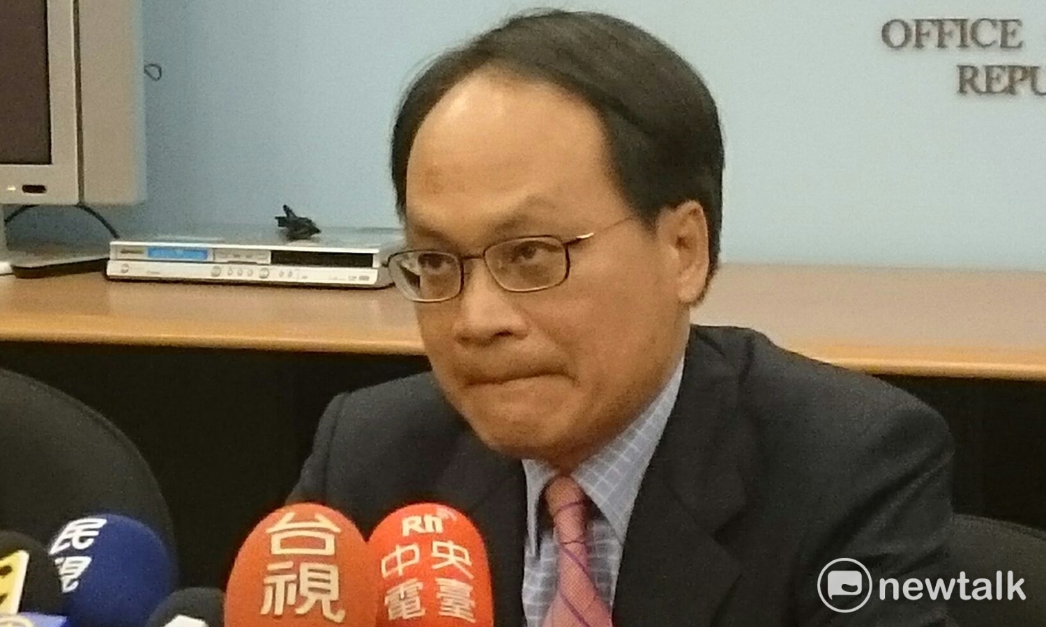 司法改革國是會議副執行秘書林峯正10日表示,第六次籌備會議共提出12項司法改革的重點議題。 司法改革國是會議副執行秘書林峯正10日表示,第六次籌備會議共提出12項司法改革的重點議題。